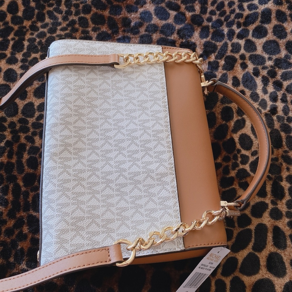 Handbags - Picture 3 of 5